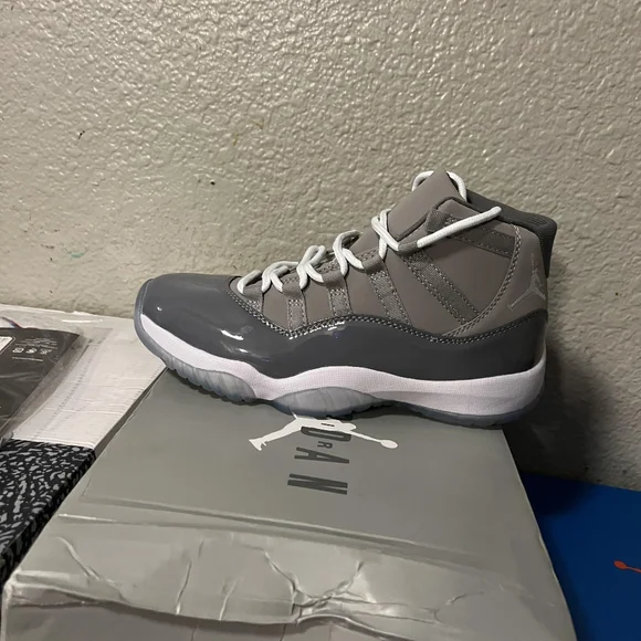 Retro 11 Cool Gray Jordans | Shoes | Cool Gray Jordans Size  display picture 2